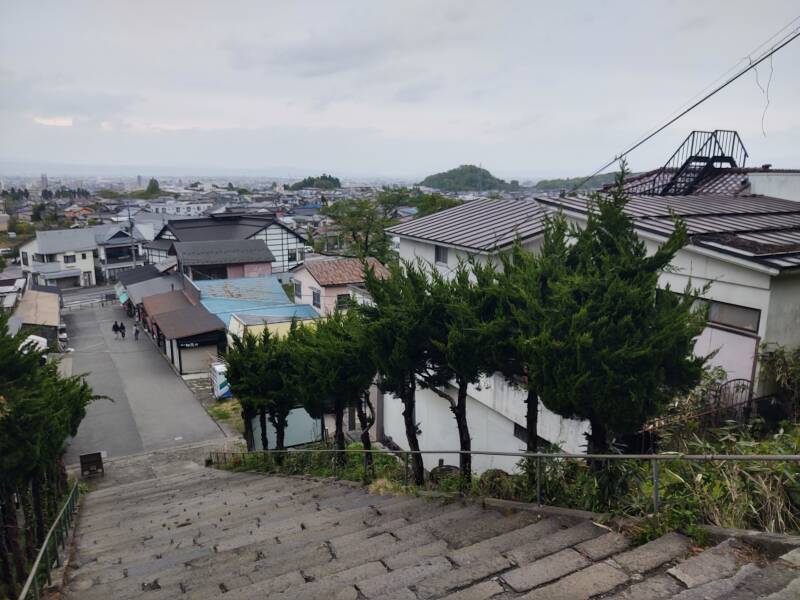 Climbing the hill to the Byakkotai grave area, the Ōtsukayama kofun is visible in the distance.