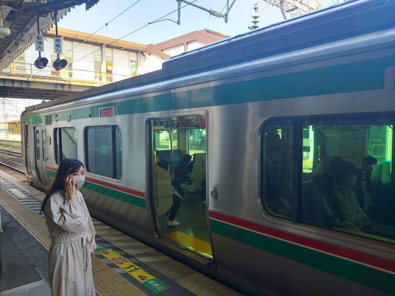 Ban-Etsusai Line train making local stops from Kōriyama Station to Aizu-Wakamatsu.