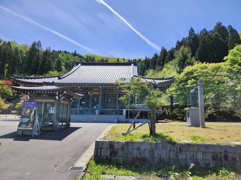 Kondō or main temple hall at Seiryū-ji.