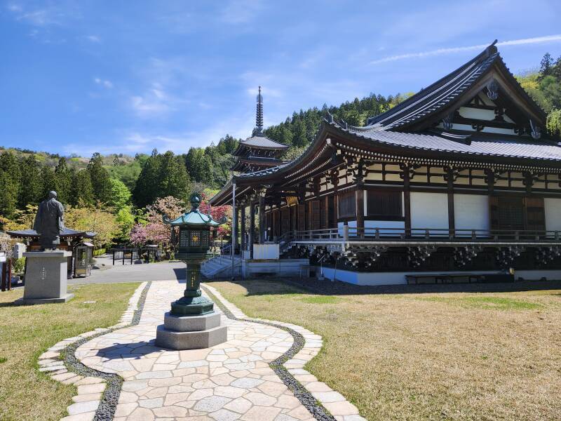 at Seiryū-ji.