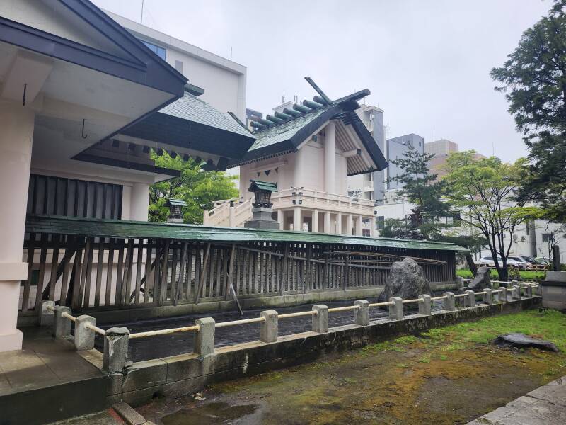 Honden at the rear of Utou Jinja.