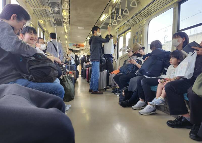 Local Ōu Line train from Shin-Aomori to Aomori.