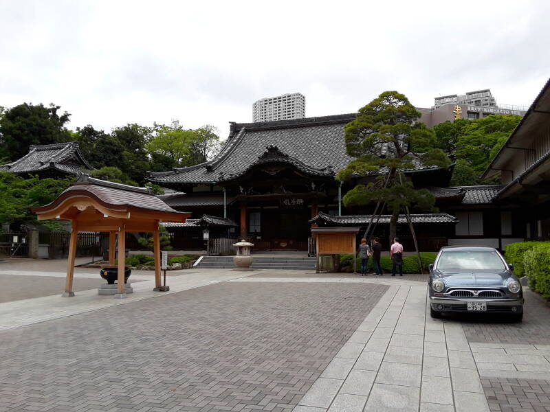 Hondo or main hall at Sengaku-ji temple in Tōkyō.