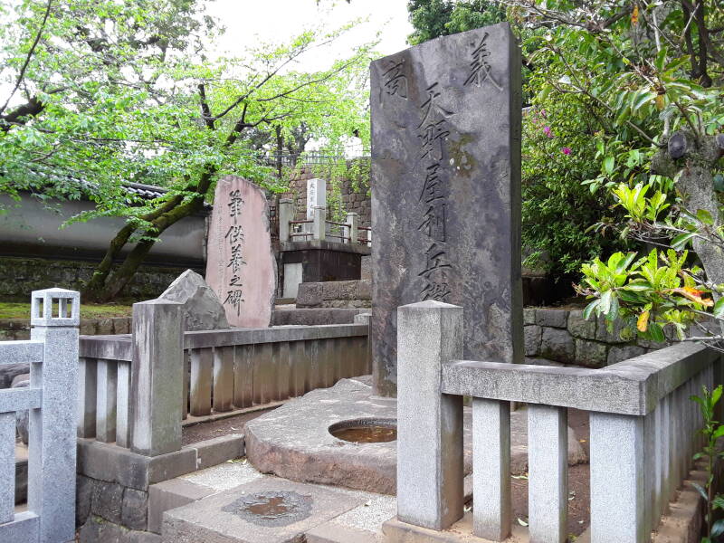 Memorials at Sengaku-ji temple in Tōkyō.