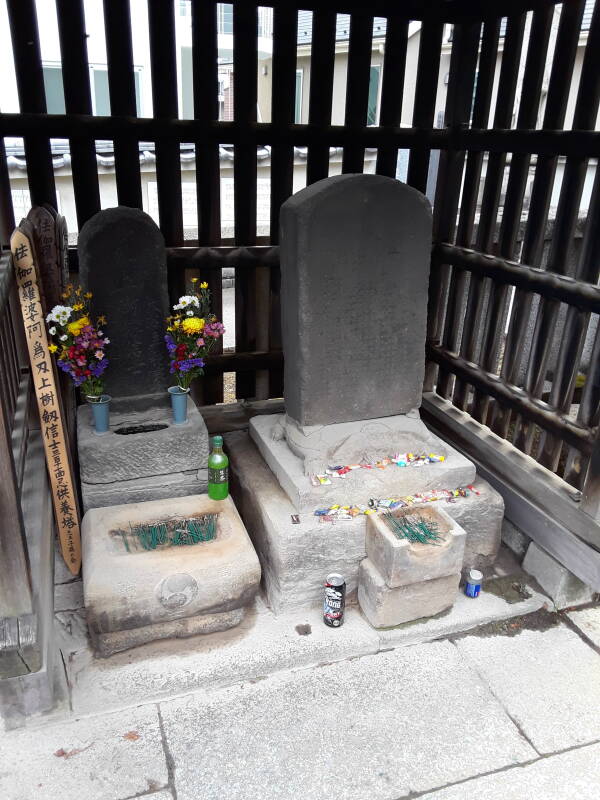 Grave of Ōishi Chikara at Sengaku-ji temple in Tōkyō.