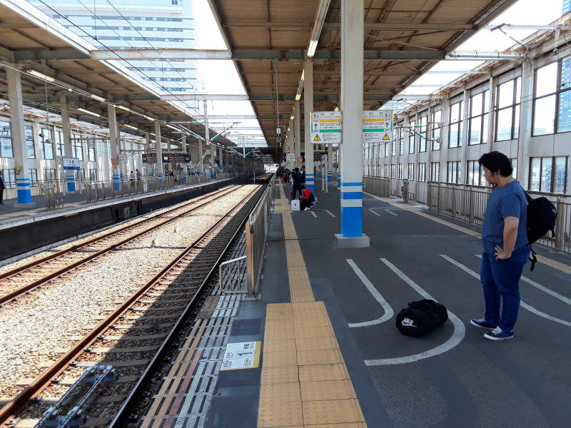 Shinkansen platform in the Hiroshima station.