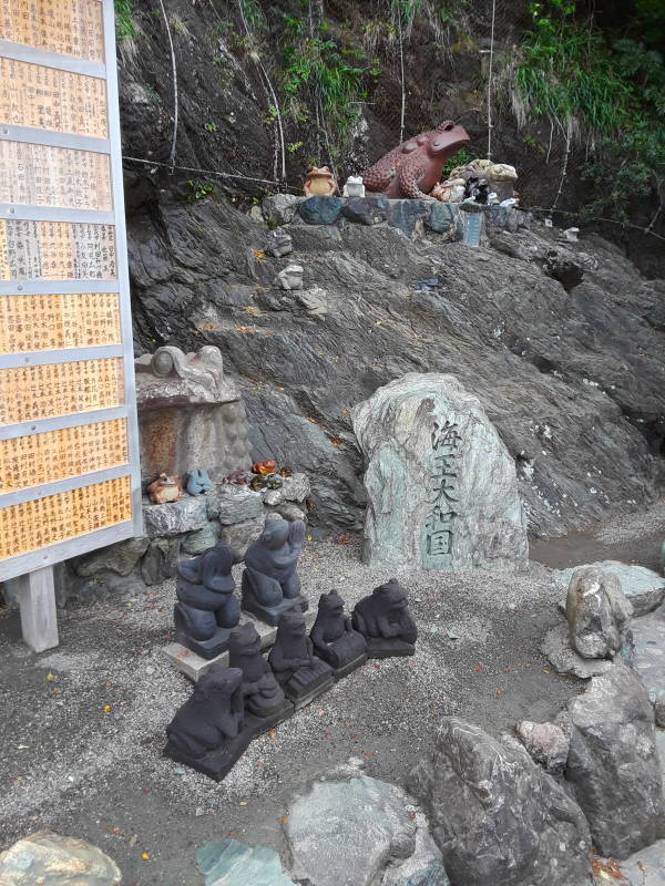 Small shrine at Meoto Iwa.