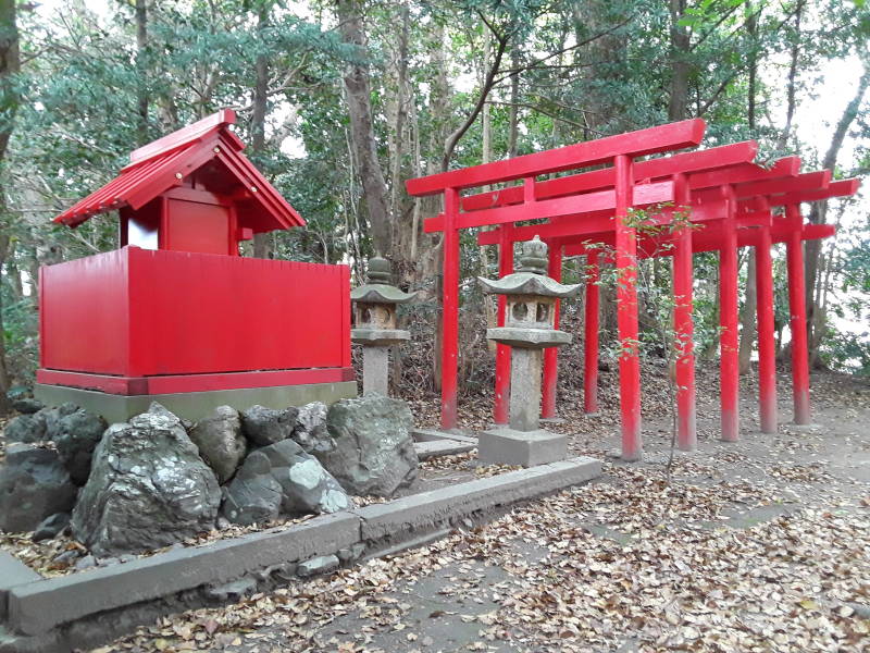 Small Shintō shrine in Futaminoura.