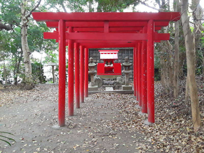 Small Shintō shrine in Futaminoura.