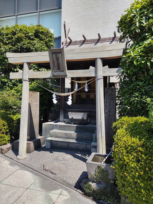 A small Shintō shrine in Kagoshima City.