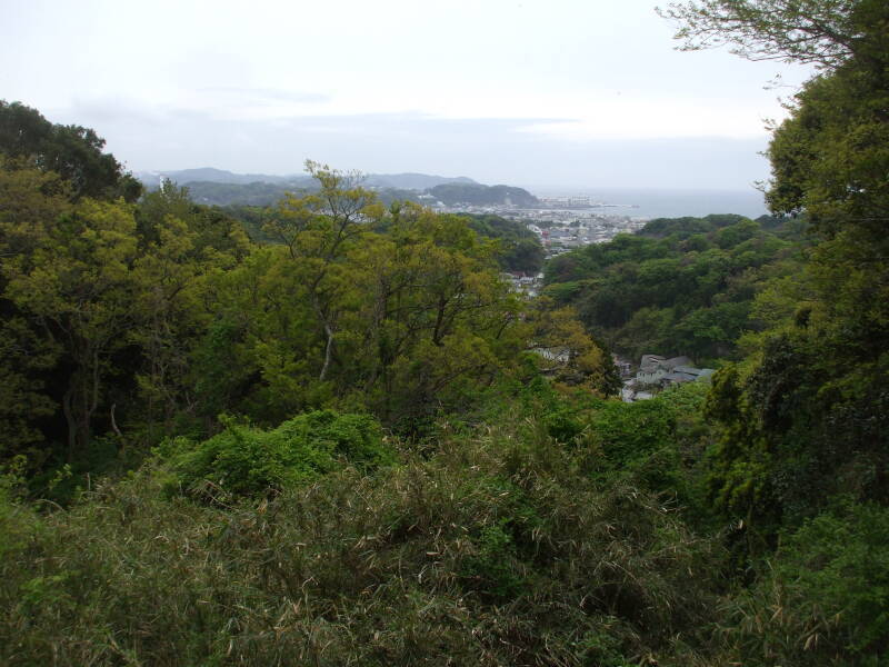 Path from Kuzuharaoka Shrine to the Daibatsu at Kōtoku-in.