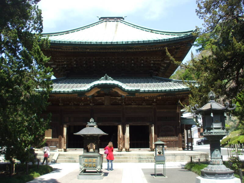Butsuden at Zen Buddhist temple Kenchō-ji at Yamanouchi near Kamakura.