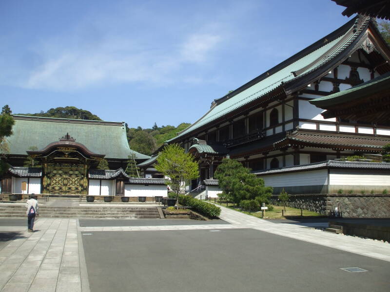 Karamon or Grand Gate, and Hōjō at the Zen Buddhist temple Kenchō-ji at Yamanouchi near Kamakura.