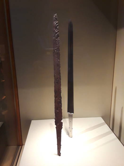 5th century Ken, straight double-edged blade, at Metropolitan Museum of Art in New York, along with contemporary ken blade.