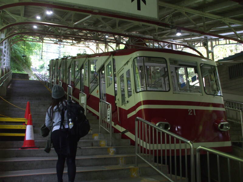 Transferring from the train to the cable car at Gokurakubashi Station, then ascending to Kōya-san.