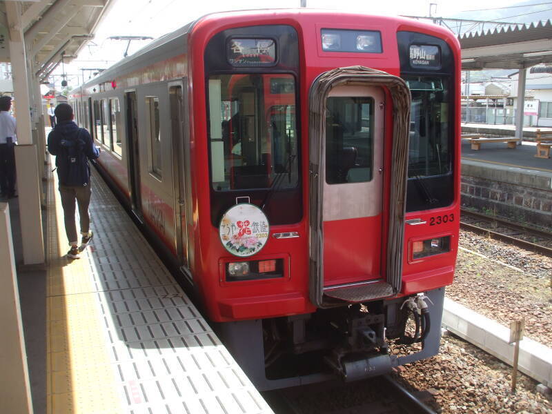 Train from Hashimoto to Gokurakubashi Station, on the lower slope of the mountain below Kōya-san.