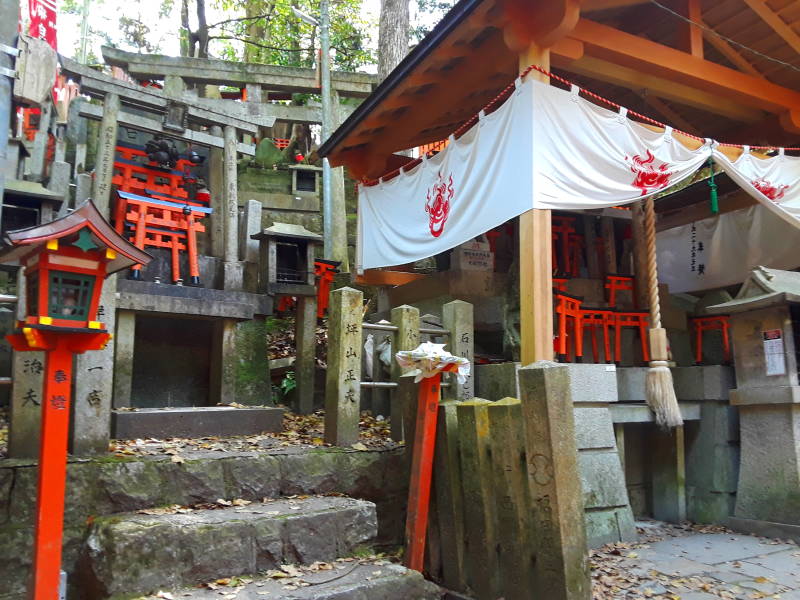 Shrines part-way along the main path at Fushimi Inari-taisha shrine.