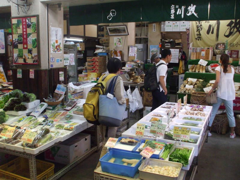 Nishiki Koji-dōri market street in Kyōto.