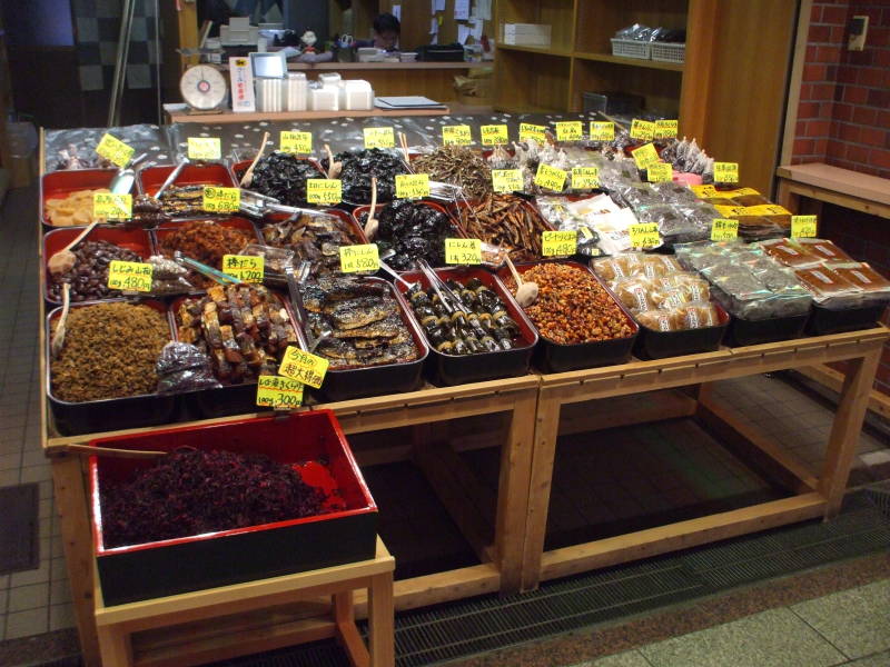 Nishiki Koji-dōri market street in Kyōto.