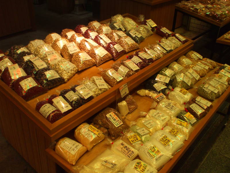 Nishiki Koji-dōri market street in Kyōto.