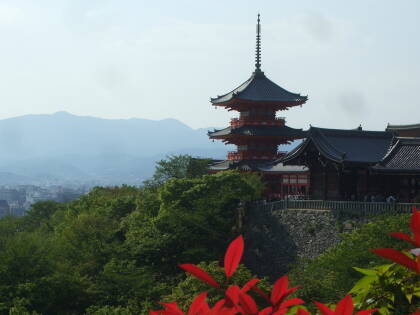 Kiyomizu-dera temple overlooking Kyōto.