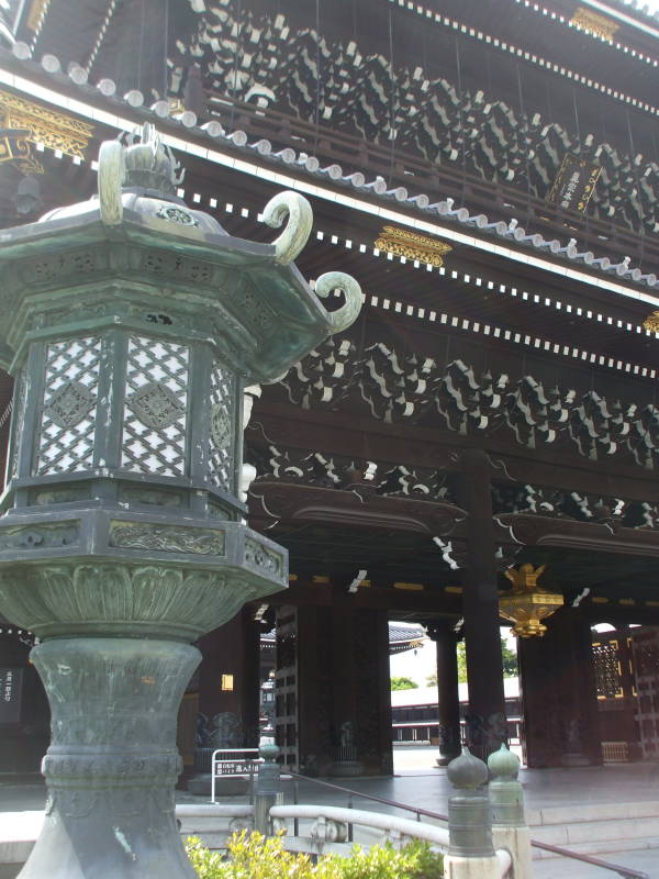 Outer gate at Higashi Hongan-ji