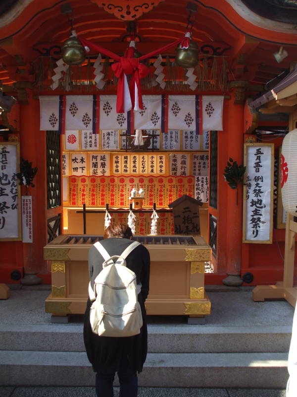 Shintō shrine beside the main temple at Kiyomizu-dera.