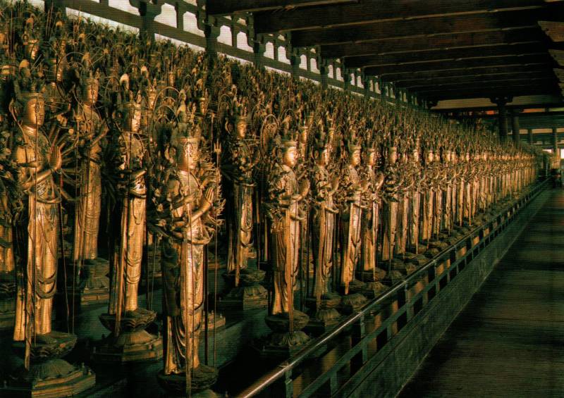 1001 Thousand-armed Kannon statues in the main hall at Sanjūsangen-dō.