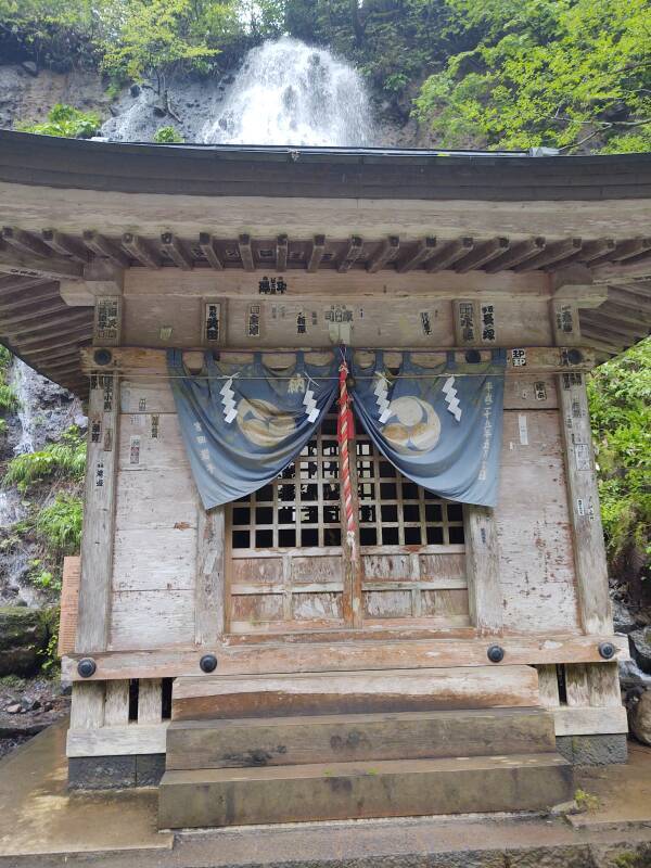Harai River Shrine and the Suga Waterfall.
