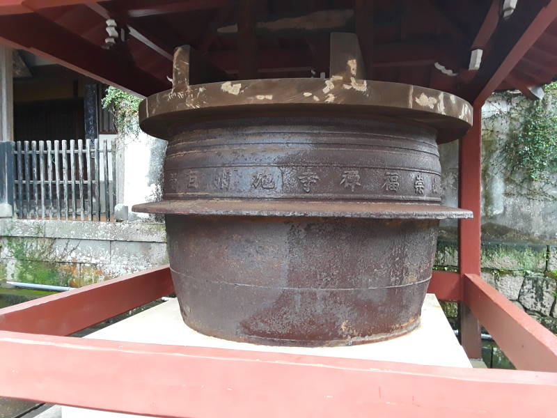 Large cauldron at Sōfuku-ji Buddhist temple in Nagasaki.