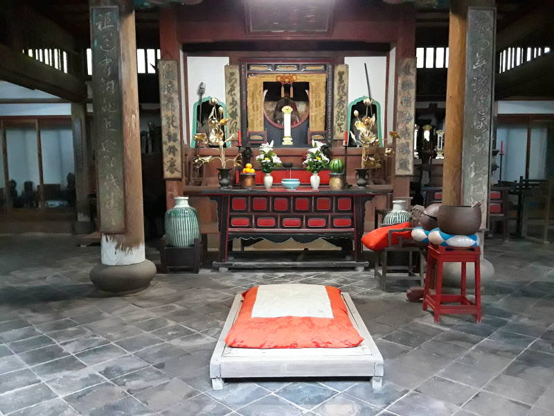 Altar at Sōfuku-ji Buddhist temple in Nagasaki.