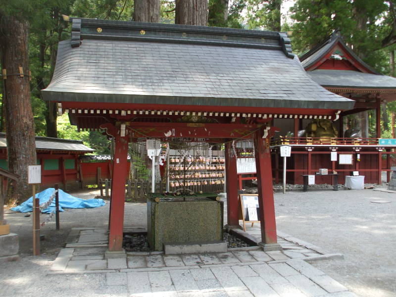Temizuya or chōzuya, that is, the ablutions fountain, at Futarasan shrine in Nikkō.