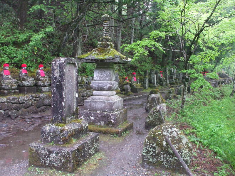 Long line of Jizō statues in the Kanman-ga-fuchi abyss outside Nikkō.