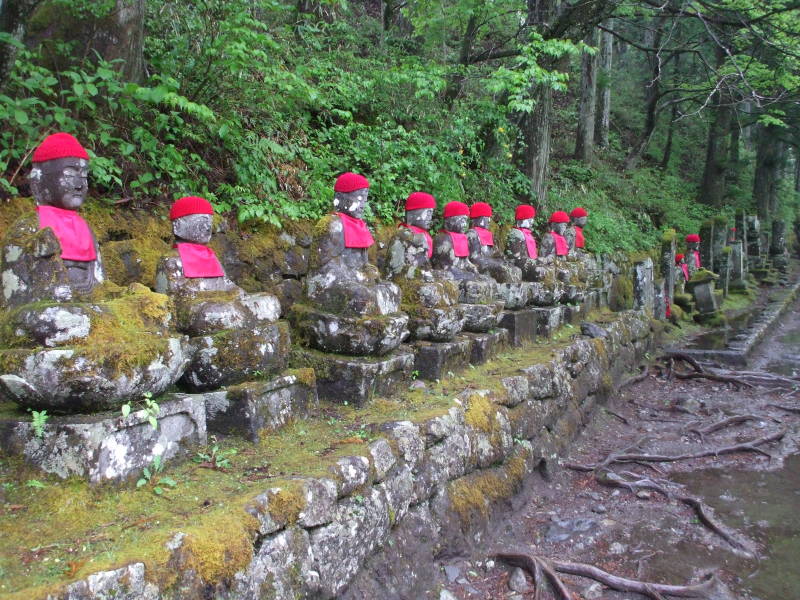 Long line of Jizō statues in the Kanman-ga-fuchi abyss outside Nikkō.