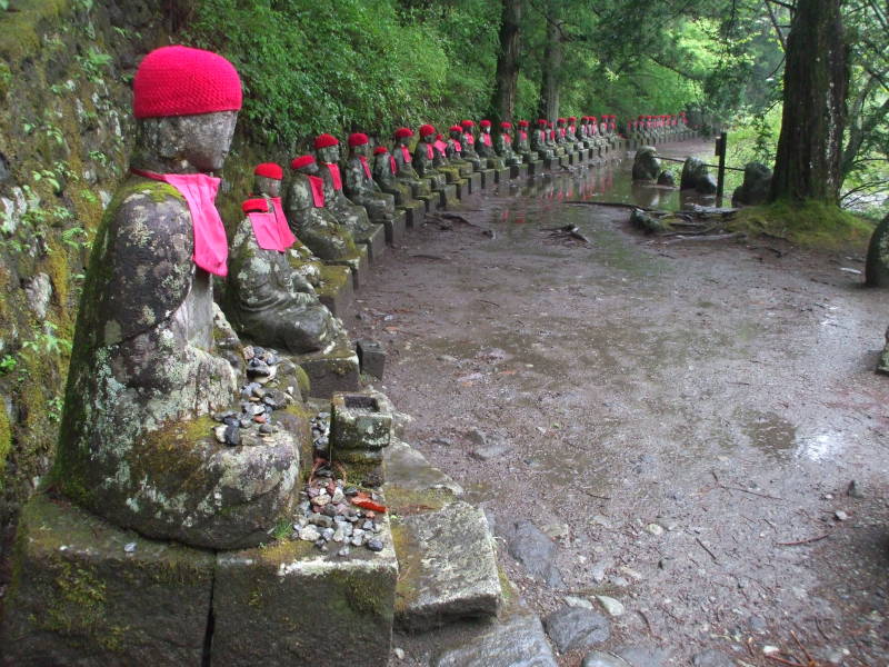 Long line of Jizō statues in the Kanman-ga-fuchi abyss outside Nikkō.