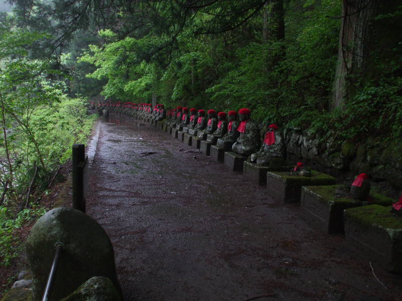 Long line of Jizō statues in the Kanman-ga-fuchi abyss outside Nikkō.