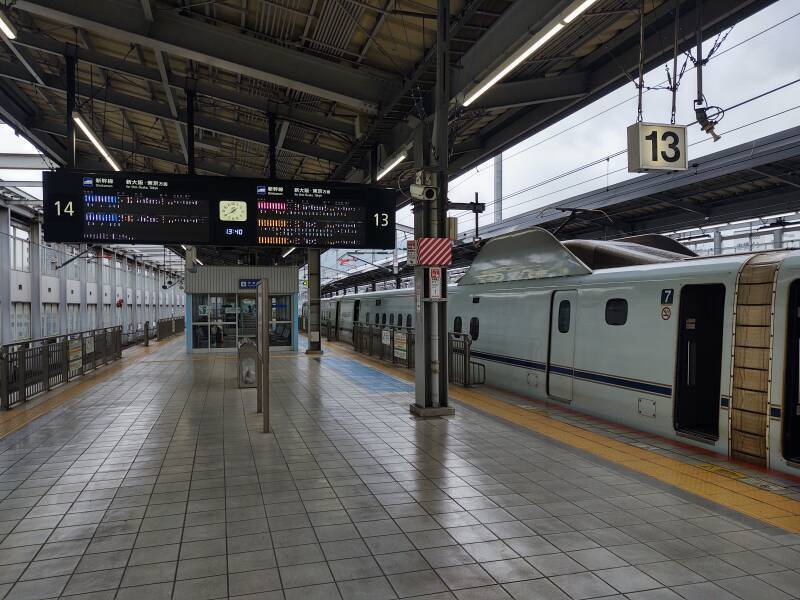 Shinkansen platform at Kokura Station.