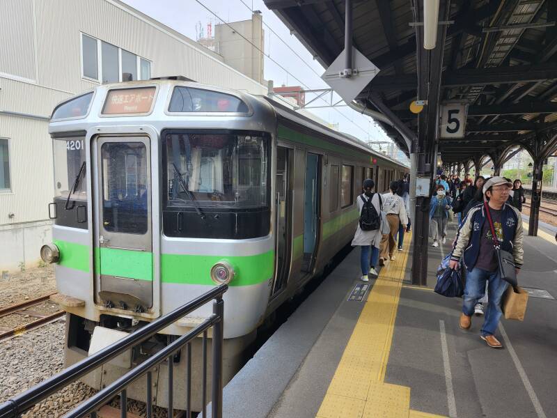 The Airport Express from Sapporo arriving in Otaru.