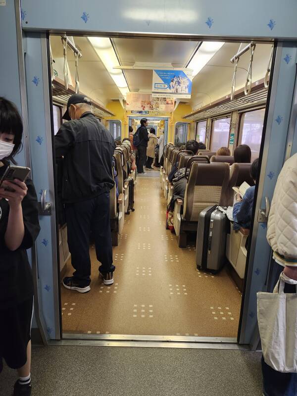 On board the 15:00 train to Otaru.