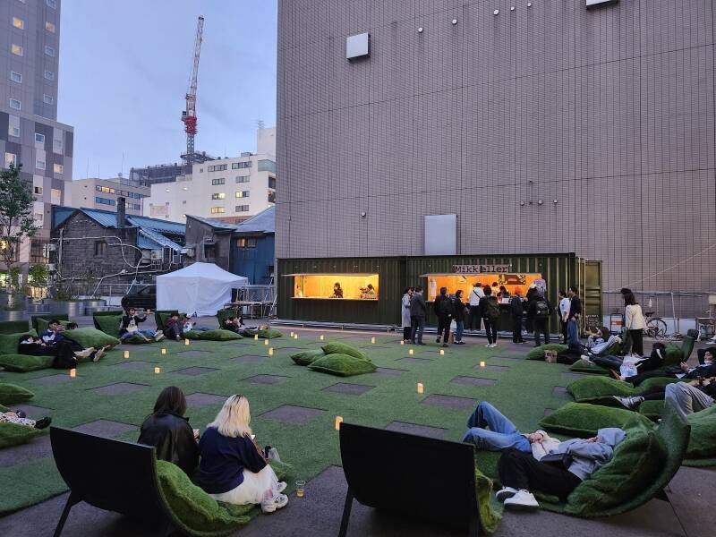 Pop-up beer garden along Tanukikoji.