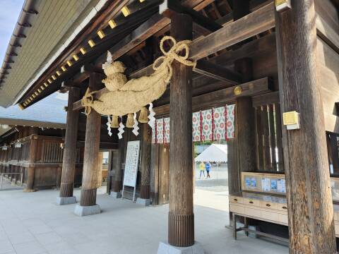 Entry gate to Hokkaidō Shrine.