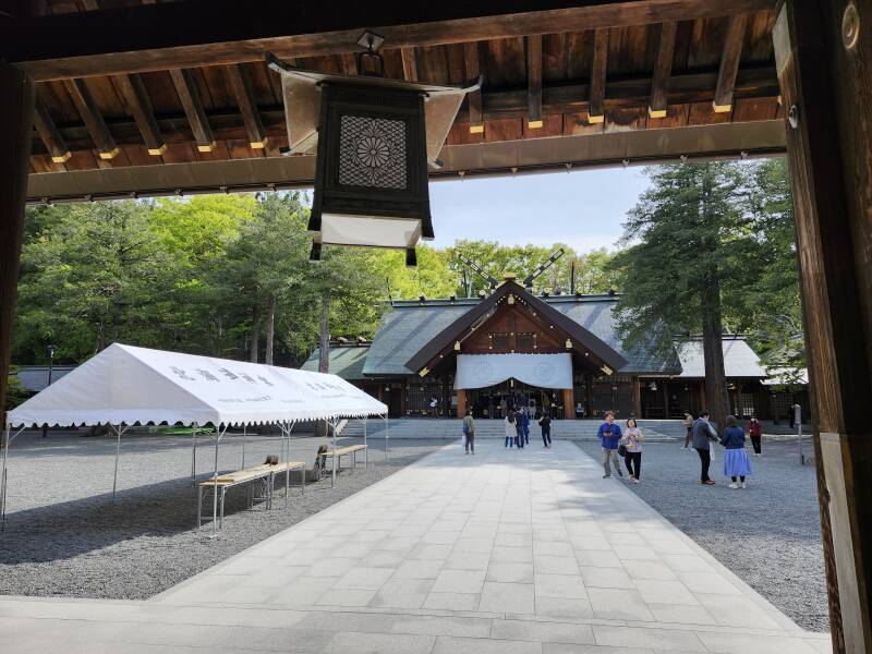 View from the main gate to the Hokkaidō Shrine.