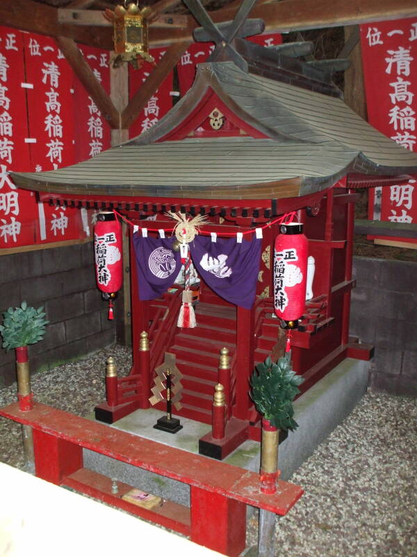 The jinja, the inner shrine itself, within Kiyotaka Inari shrine in Kōyasan.