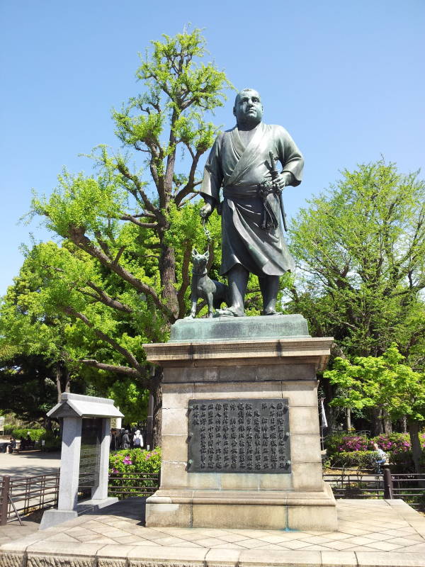 Statue of Saigō Takamori, the last samurai, and his dog, in Ueno Park in Tōkyō.