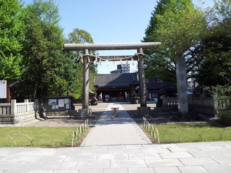 Asakusa Shrine, a Shintō shrine next to the Sensō-ji Buddhist temple in Asakusa, Tōkyō.