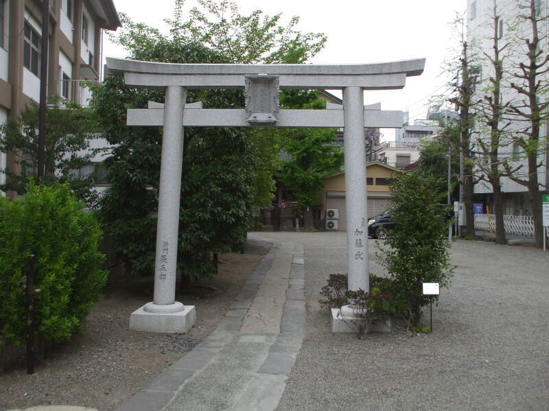 Secondary Shintō shrines at the Asakusa Shrine next to the Sensō-ji Buddhist temple in Asakusa, Tōkyō.