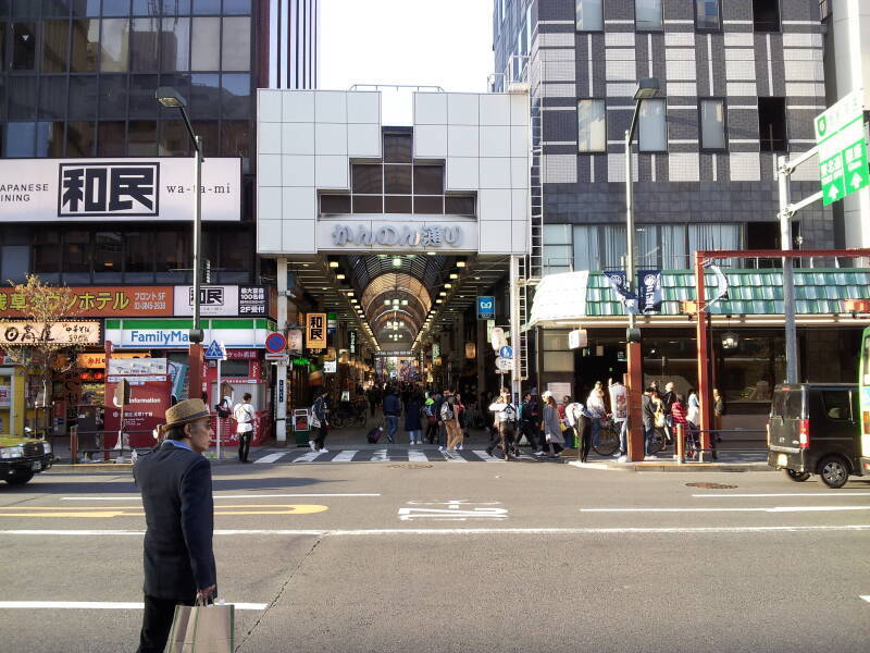 Covered markets near Sensō-ji Buddhist temple in Asakusa, Tōkyō.