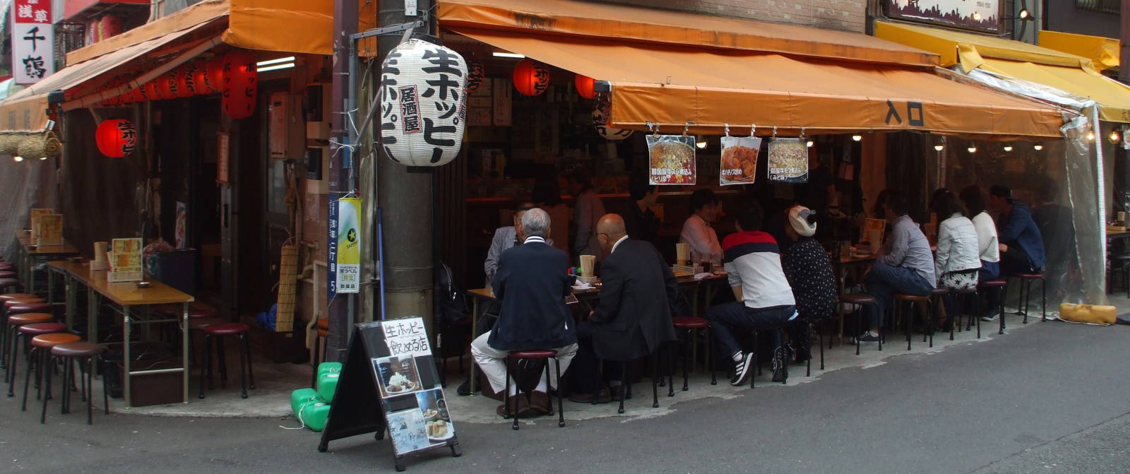 People eating yakitori in an izakaya on Hoppy Street near Sensō-ji, a major Buddhist temple at Asakusa, Tōkyō