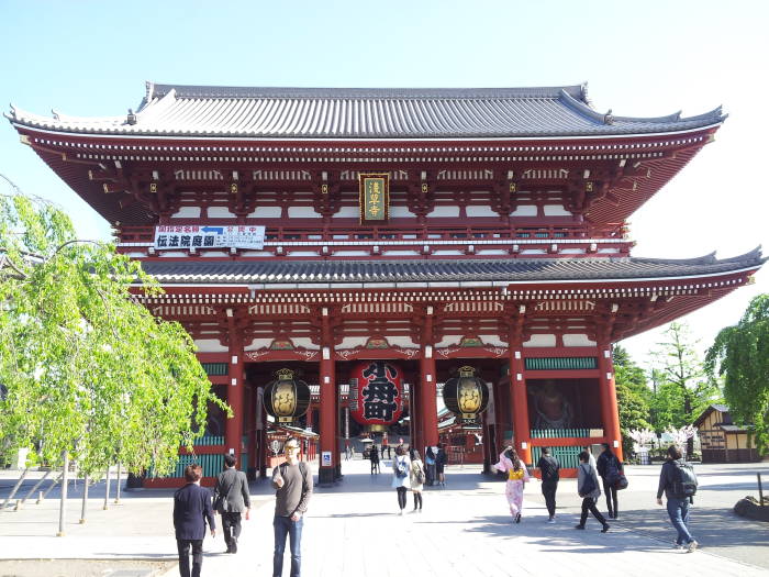 Hōzōmon, the large inner gate at the Sensō-ji Buddhist temple in Asakusa, Tōkyō.