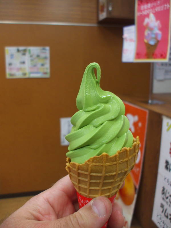 Matcha (green tea) ice cream in Asakusa, Tōkyō, Japan.